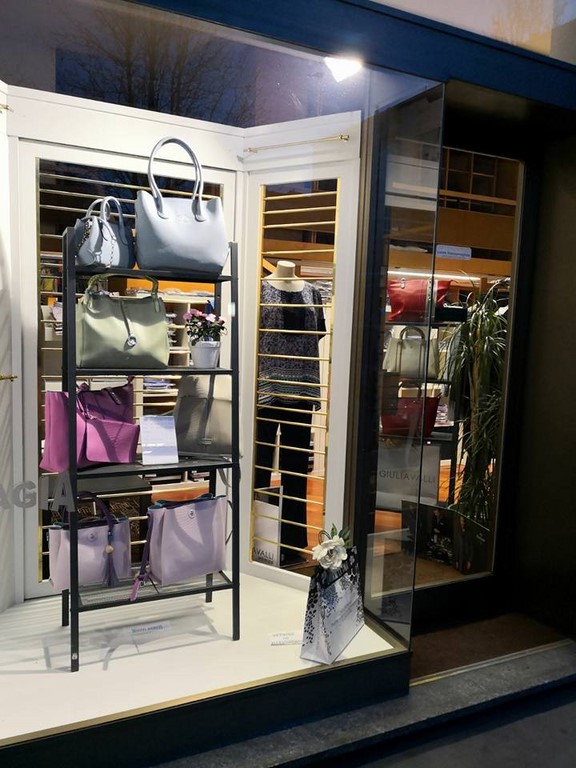 MAGIA Abbigliamento Corso Corsica 1 Torino Tel. 335 6947645