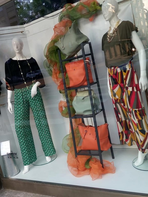 MAGIA Abbigliamento Corso Corsica 1 Torino Tel. 335 6947645