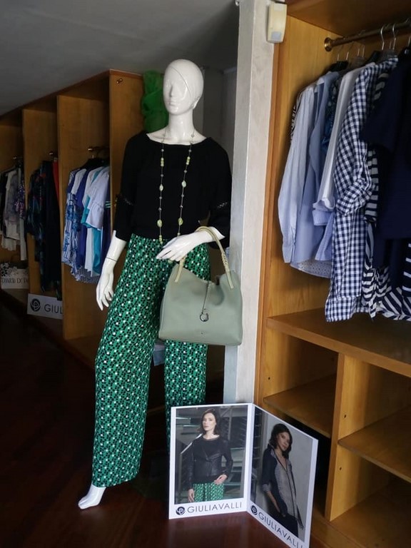 MAGIA Abbigliamento Corso Corsica 1 Torino Tel. 335 6947645