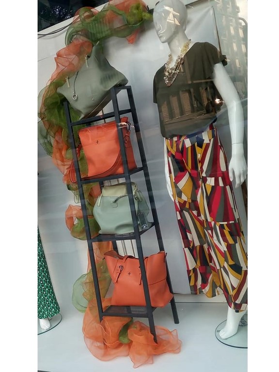 MAGIA Abbigliamento Corso Corsica 1 Torino Tel. 335 6947645