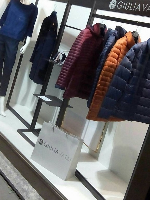 MAGIA Abbigliamento Corso Corsica 1 Torino Tel. 335 6947645