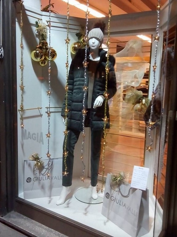 MAGIA Abbigliamento Corso Corsica 1 Torino Tel. 335 6947645