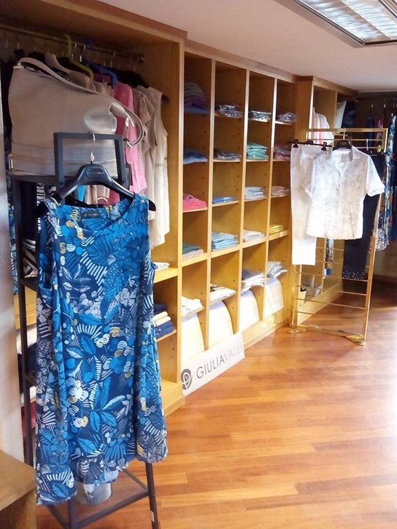 MAGIA Abbigliamento Corso Corsica 1 Torino Tel. 335 6947645