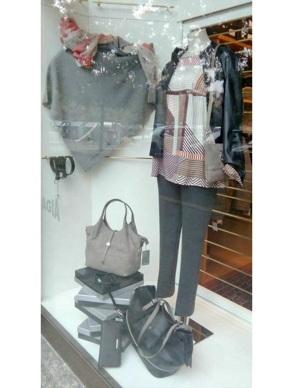 MAGIA Abbigliamento Corso Corsica 1 Torino Tel. 335 6947645