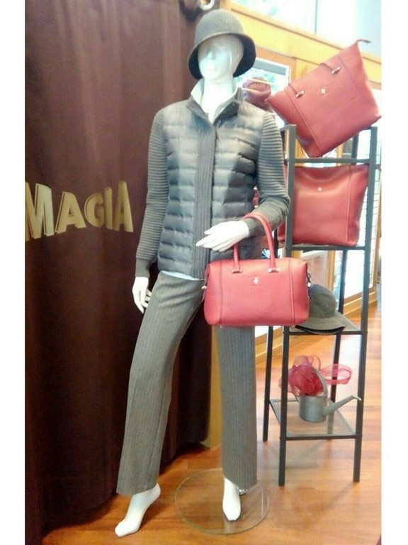 MAGIA Abbigliamento Corso Corsica 1 Torino Tel. 335 6947645