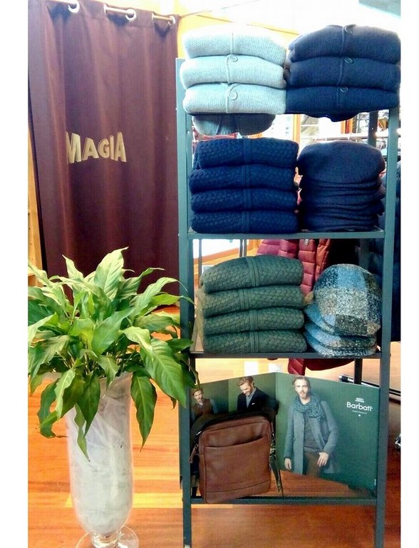 MAGIA Abbigliamento Corso Corsica 1 Torino Tel. 335 6947645