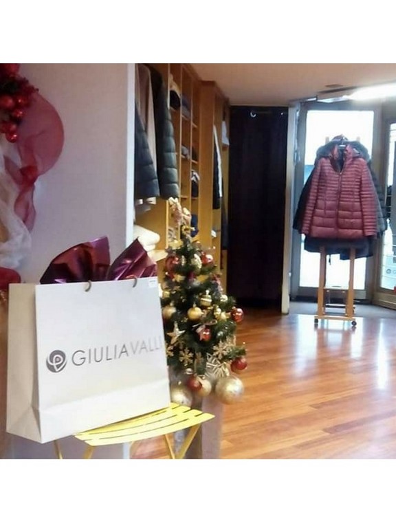 MAGIA Abbigliamento Corso Corsica 1 Torino Tel. 335 6947645