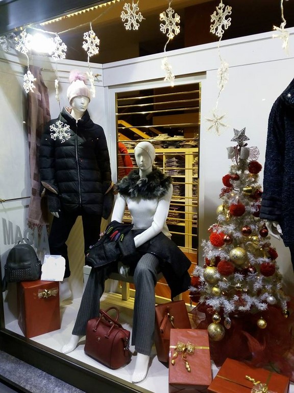 MAGIA Abbigliamento Corso Corsica 1 Torino Tel. 335 6947645