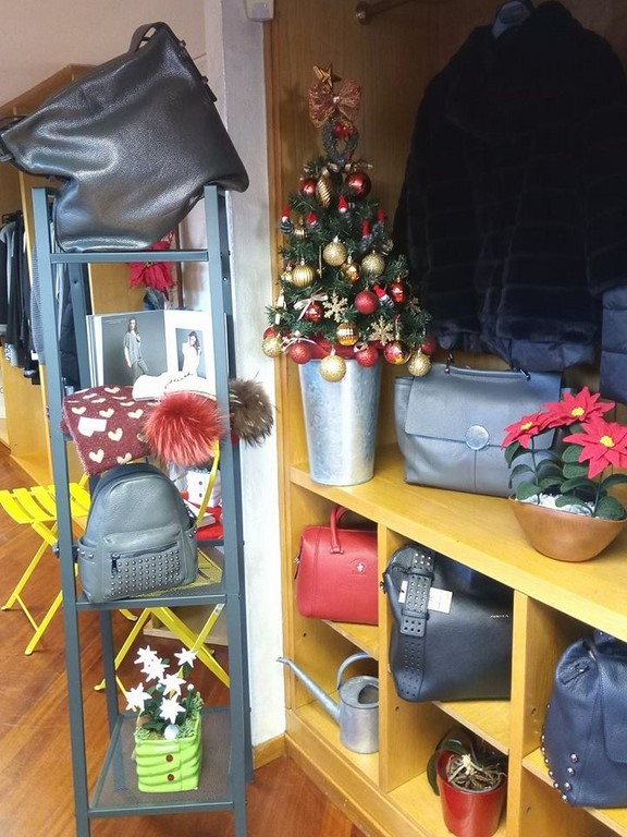 MAGIA Abbigliamento Corso Corsica 1 Torino Tel. 335 6947645